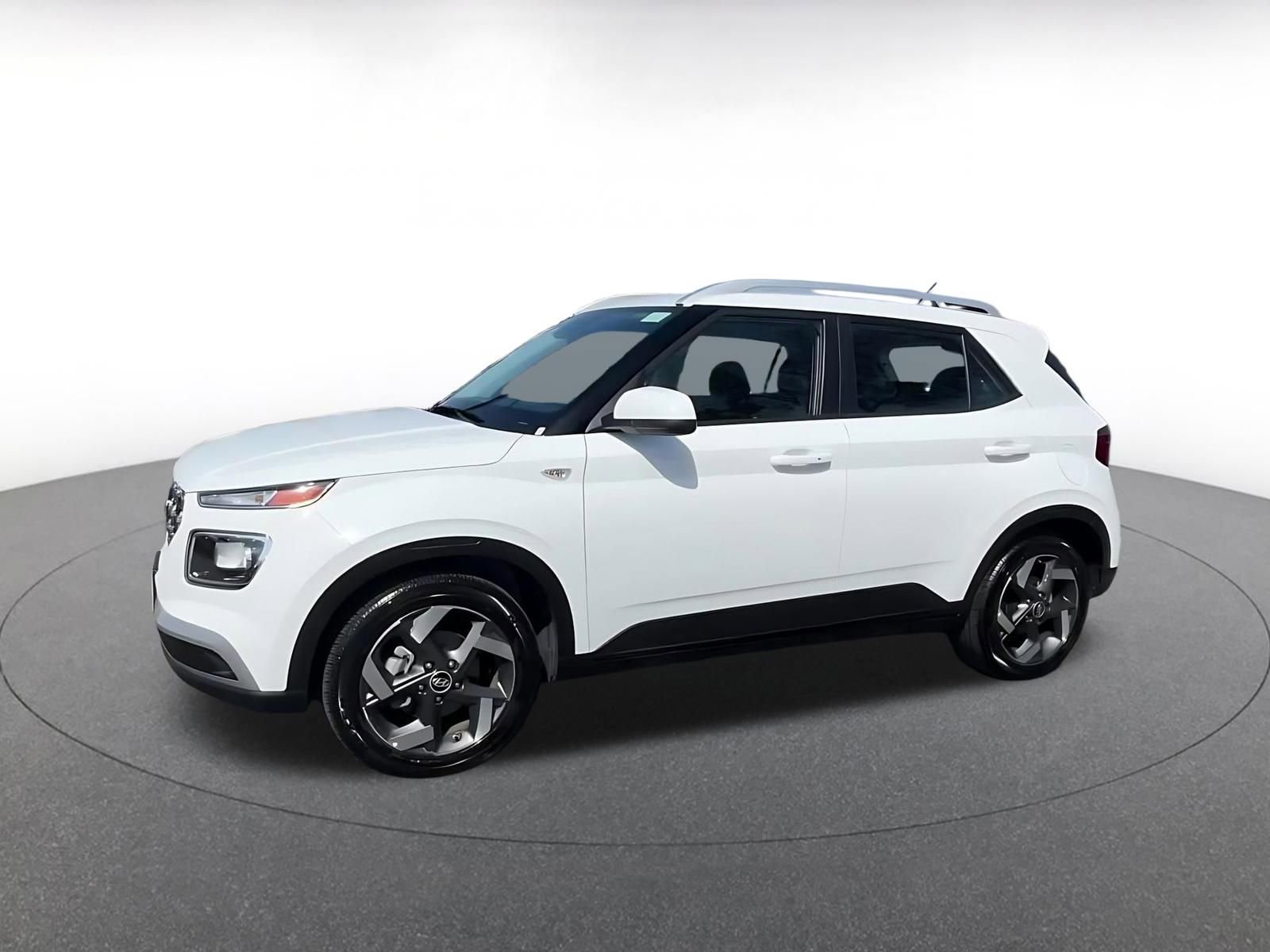 Used 2025 Hyundai Venue SEL FWD image 8