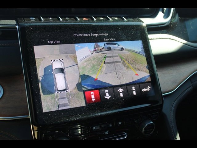 Used 2022 Jeep Grand Cherokee Summit AWD/4WD image 25