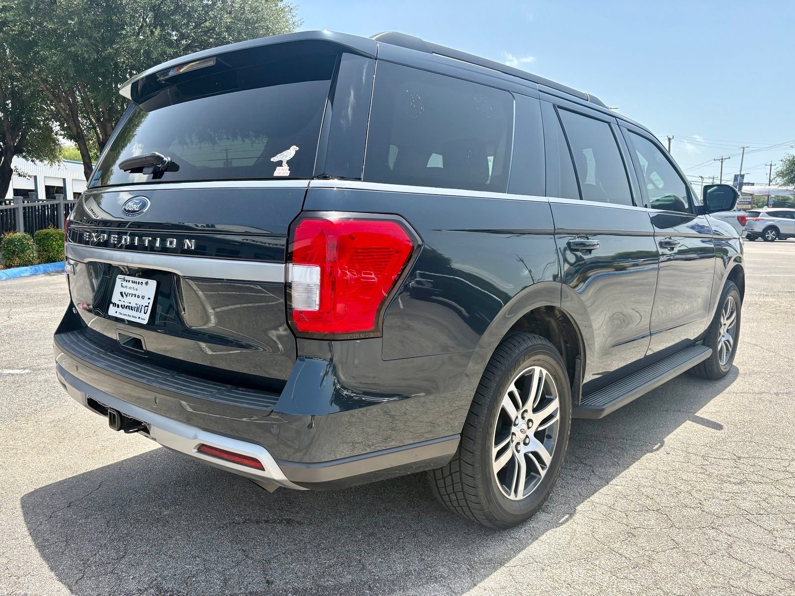 Used 2024 Ford Expedition XLT RWD image 5