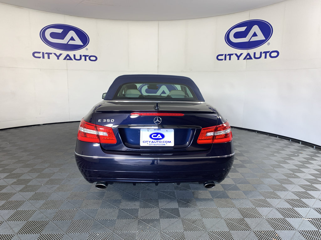 Used 2011 Mercedes-Benz E 350 Cabriolet image 4