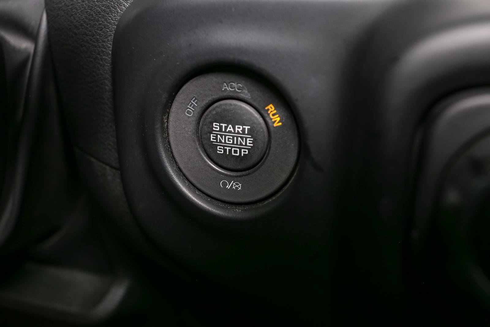 Used 2022 Jeep Wrangler Unlimited Sahara w/ LED Lighting Group AWD/4WD image 35