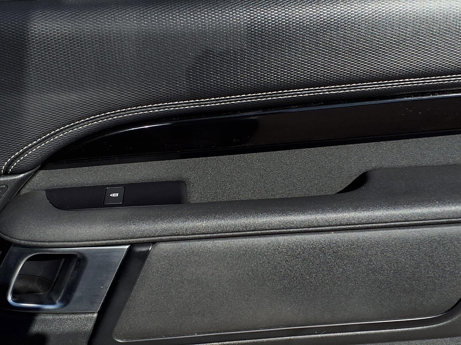 Used 2022 Land Rover Discovery S R-Dynamic image 23