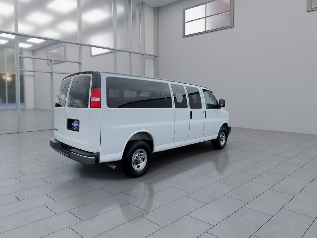 Used 2025 Chevrolet Express 3500 LT w/ LT Preferred Equipment Group RWD image 8