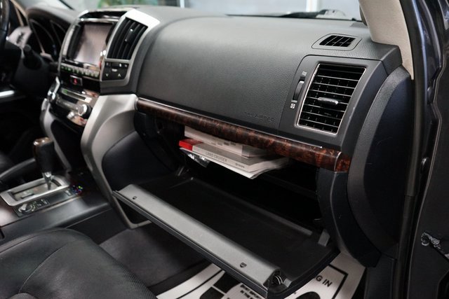 Used 2013 Toyota Land Cruiser image 52