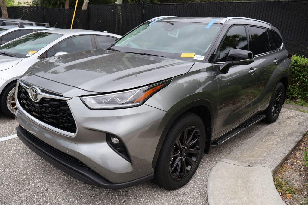 Certified 2026 Toyota Highlander Limited AWD/4WD image 2