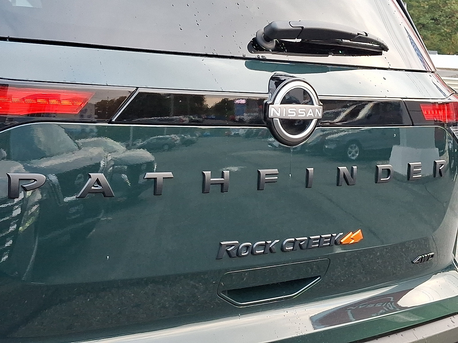 Used 2024 Nissan Pathfinder Rock Creek AWD/4WD image 32