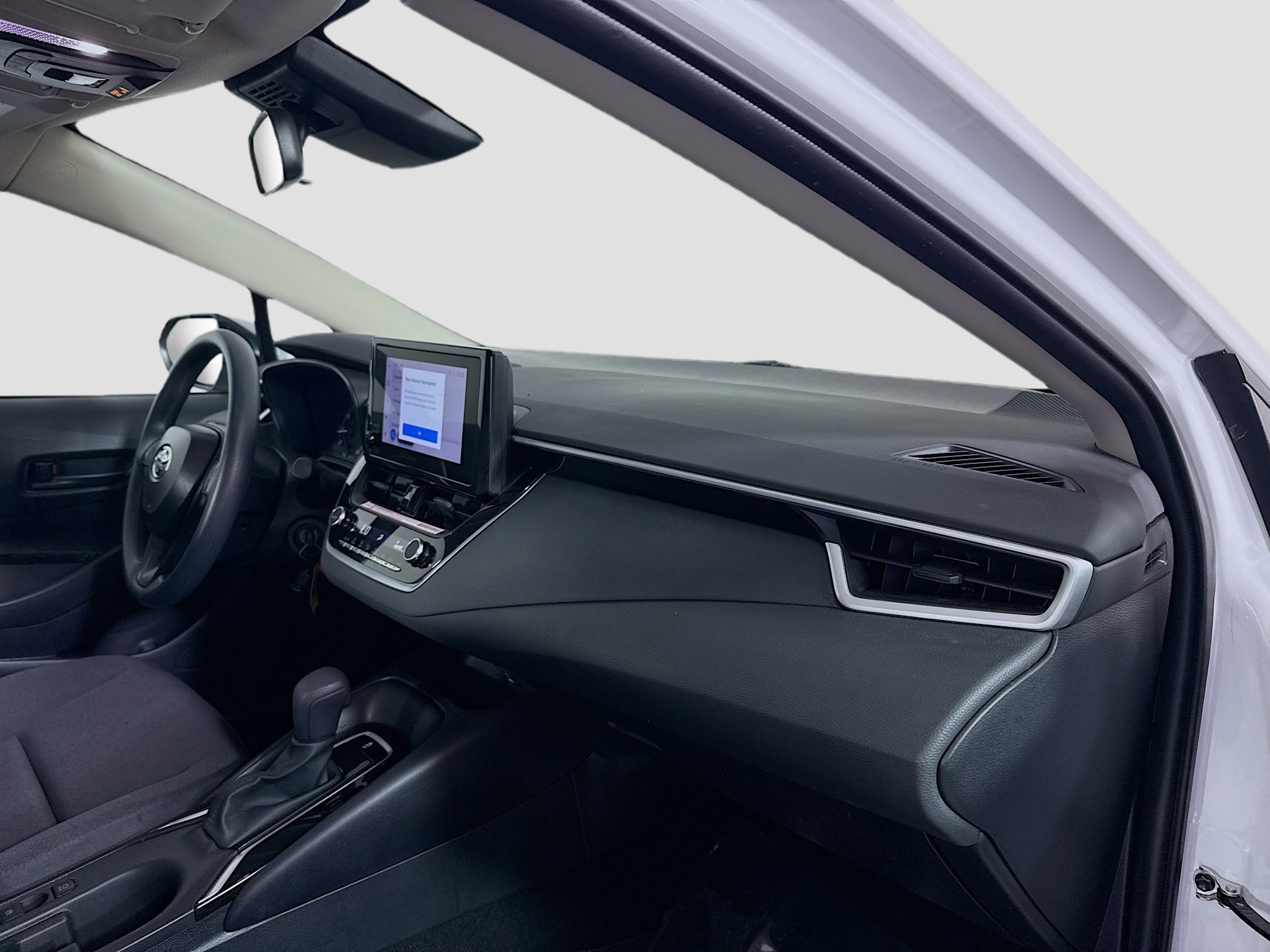 Used 2025 Toyota Corolla LE image 29