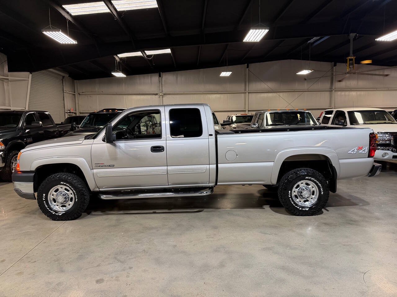Used 2006 Chevrolet Silverado 2500 LT w/ Skid Plate Package AWD/4WD image 6