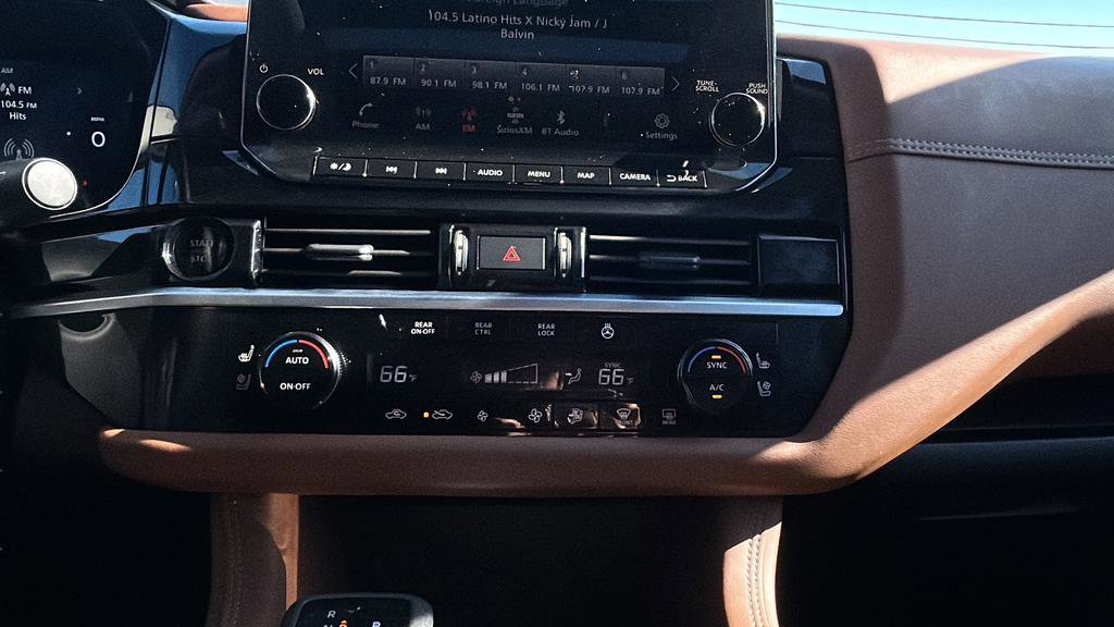 Used 2025 Nissan Pathfinder Platinum image 27