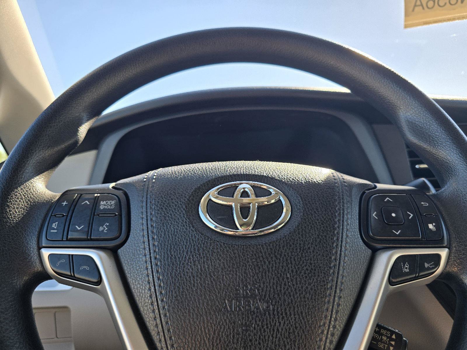 Used 2018 Toyota Sienna LE FWD image 25