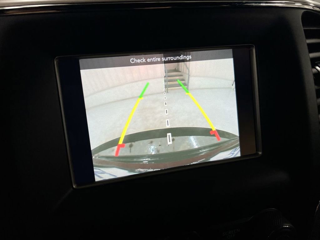 Used 2021 Jeep Grand Cherokee Laredo image 15