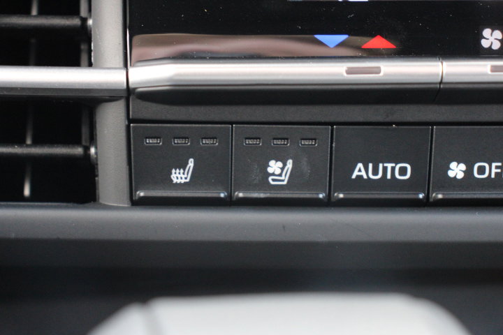 Certified 2025 Toyota Sienna Limited image 28