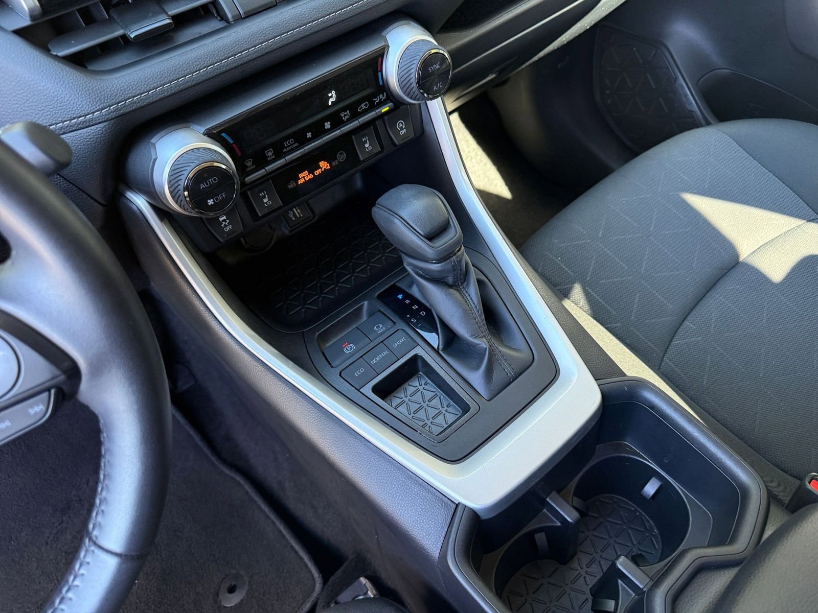 Used 2025 Toyota RAV4 XLE image 41