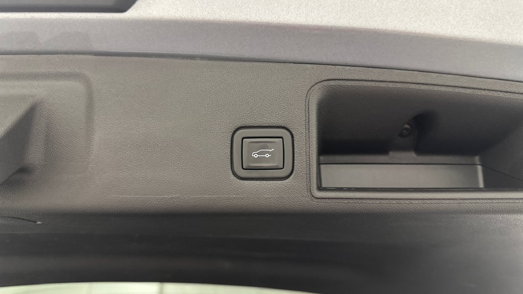 Used 2024 GMC Terrain SLT AWD/4WD image 26