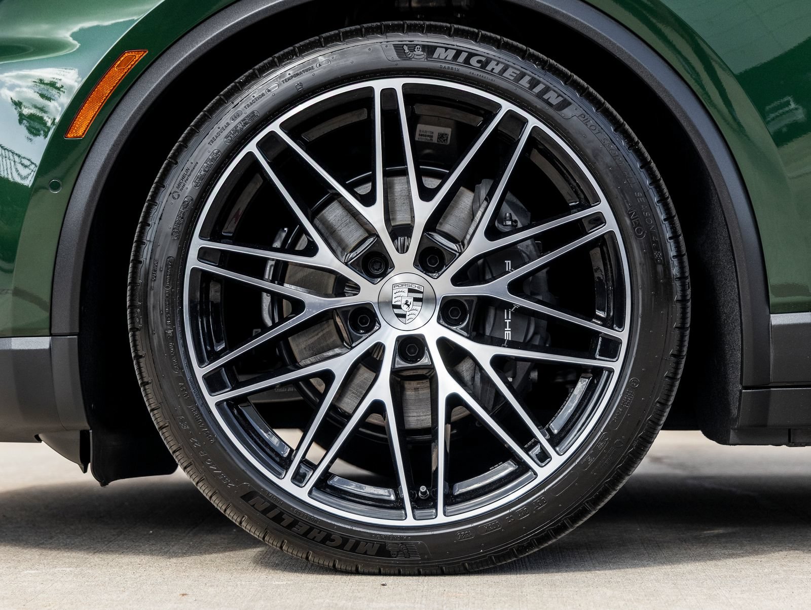 Certified 2025 Porsche Macan Electric RWD image 13