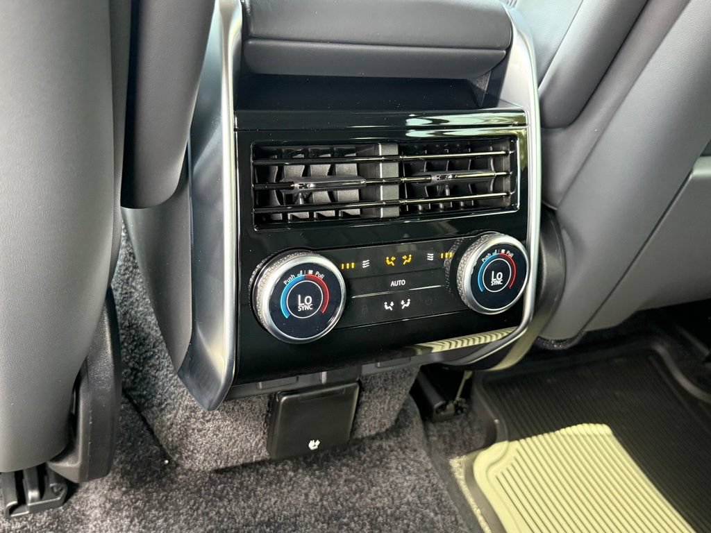 New 2026 Land Rover Range Rover Long Wheelbase SE AWD/4WD image 34