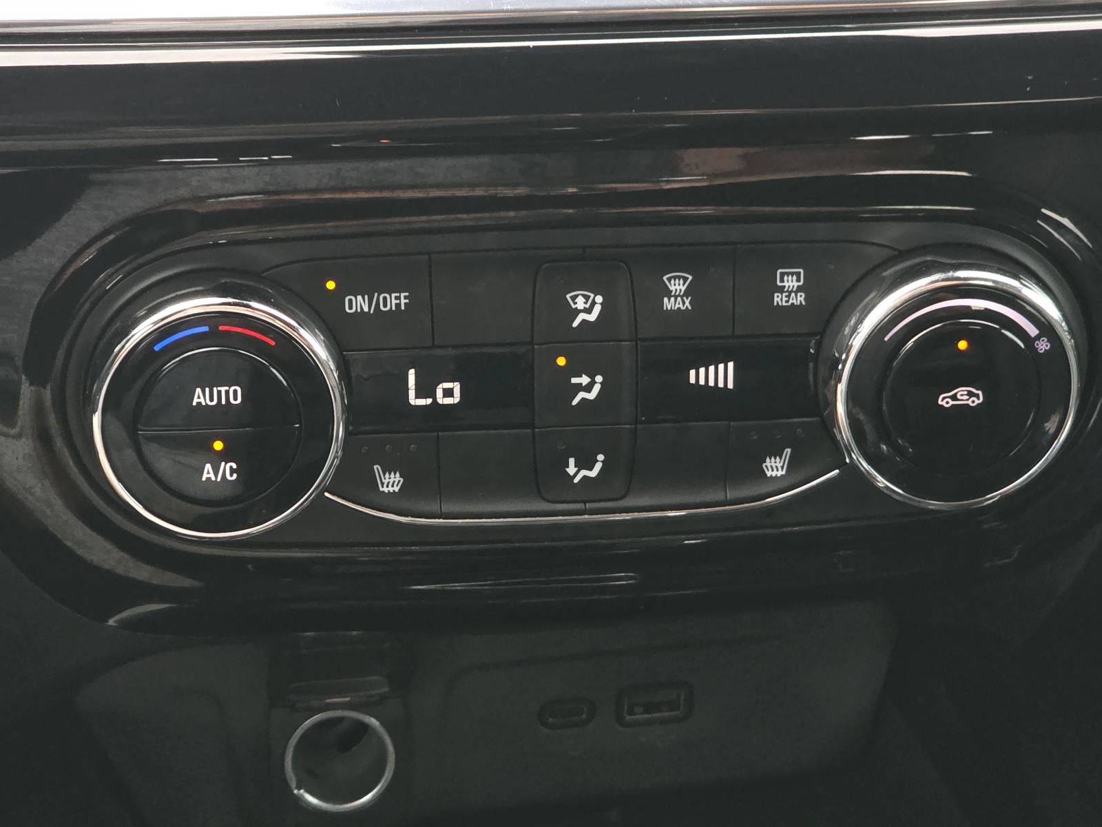 Used 2026 Chevrolet Trax RS w/ Sunroof Package FWD image 22