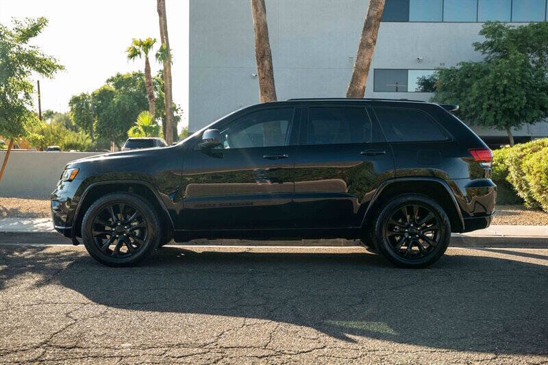 Used 2020 Jeep Grand Cherokee Altitude image 2