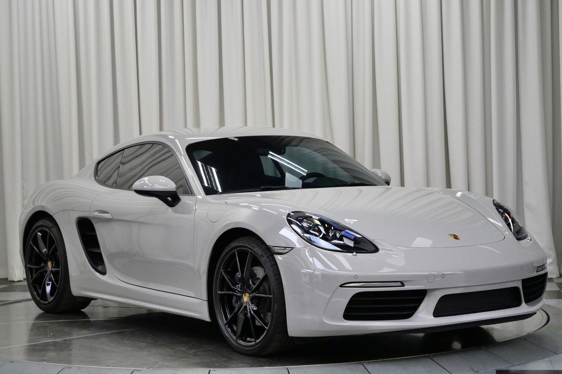 Used 2024 Porsche 718 Cayman image 3