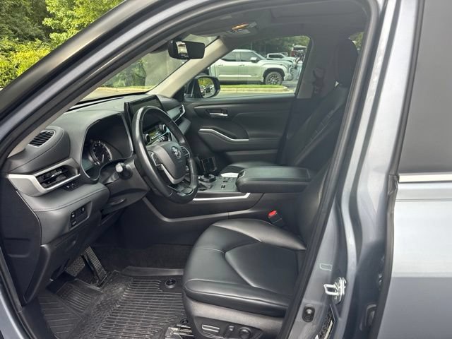 Used 2023 Toyota Highlander XLE FWD image 7