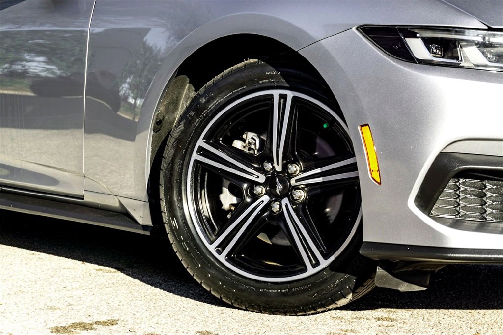 Used 2024 Ford Mustang Premium image 2