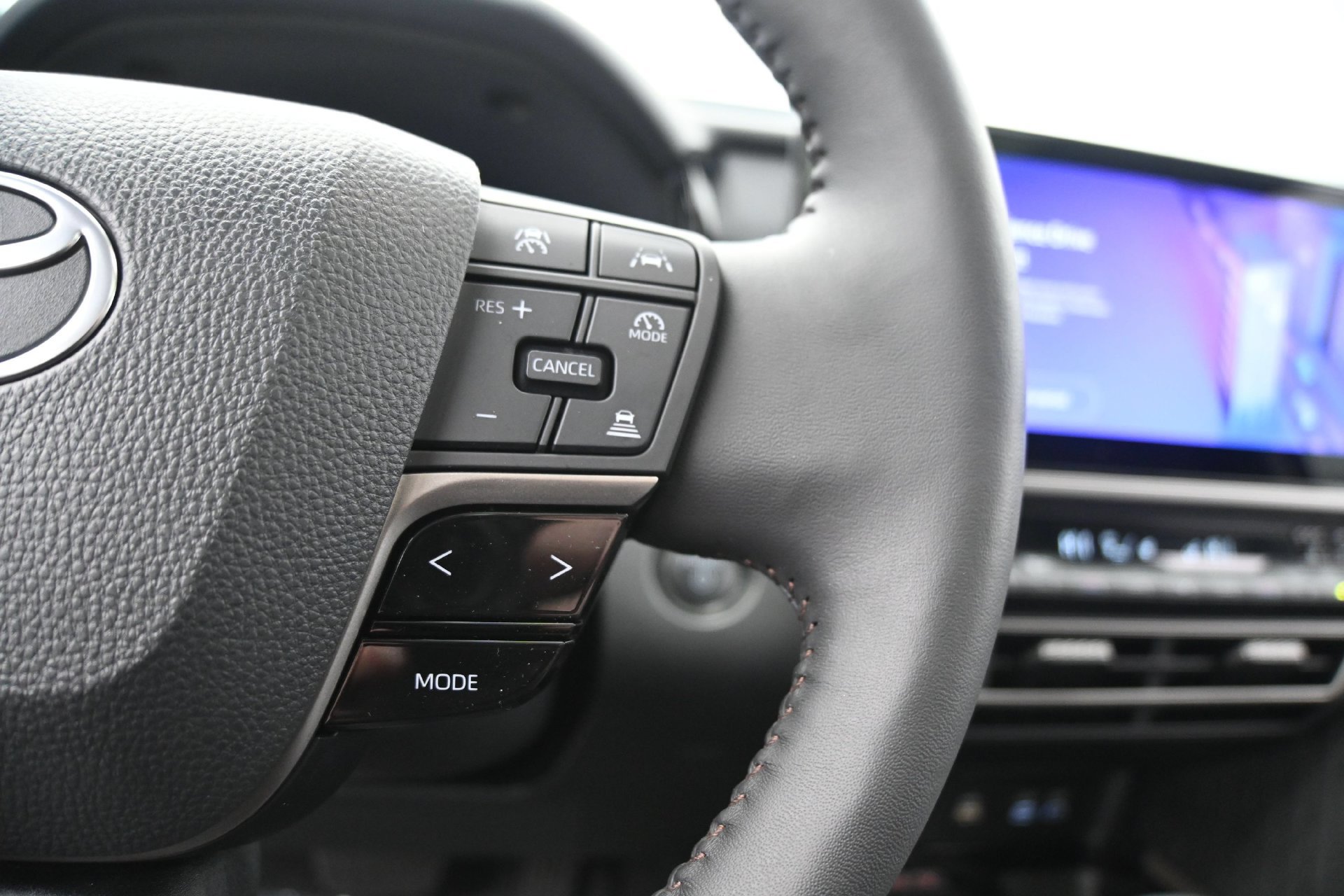 Used 2025 Toyota Camry XLE AWD/4WD image 22