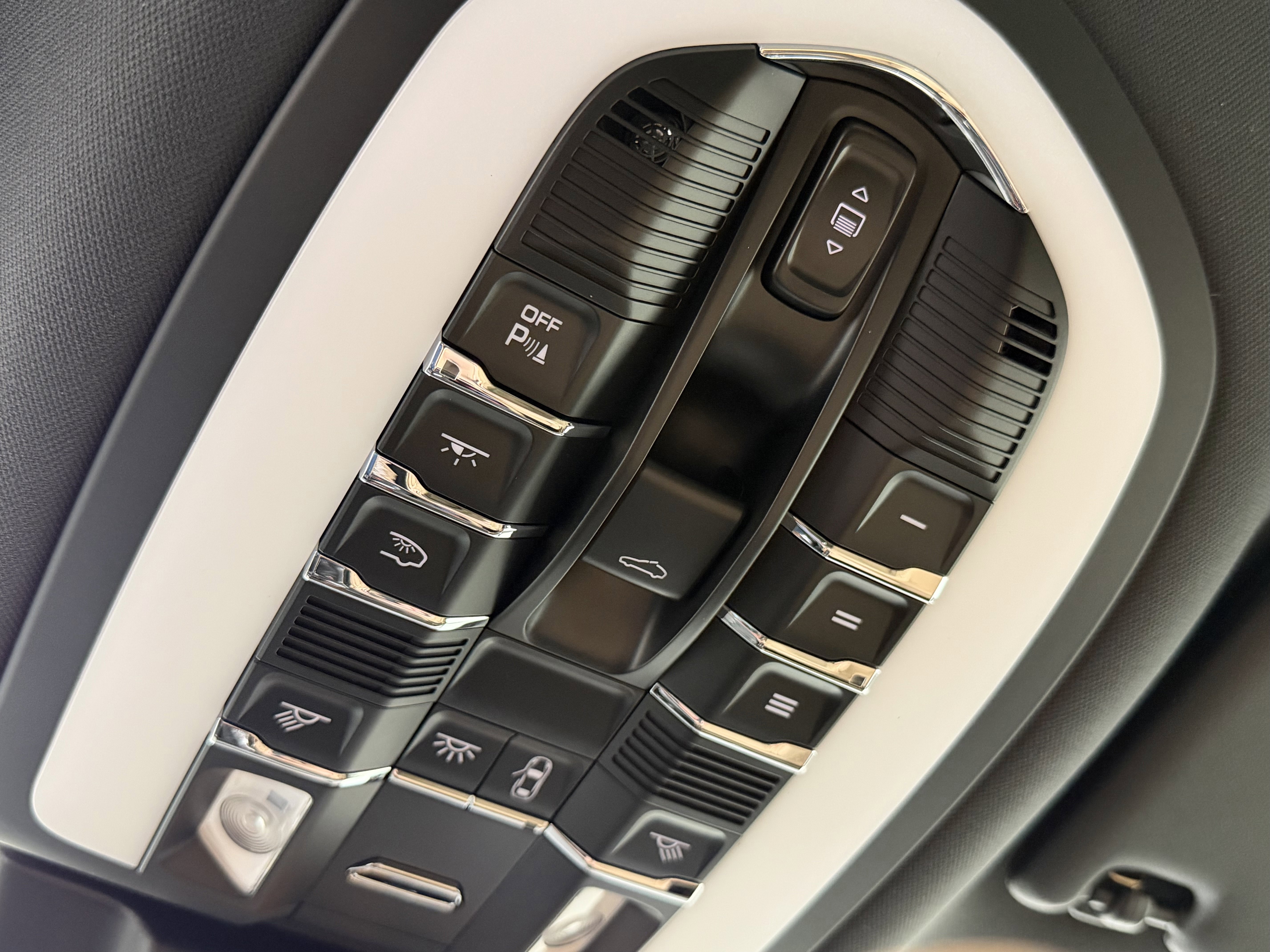 New 2026 Porsche Macan image 34