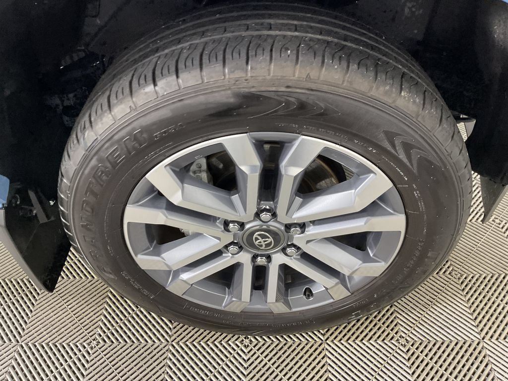 Used 2025 Toyota 4Runner Limited AWD/4WD image 11