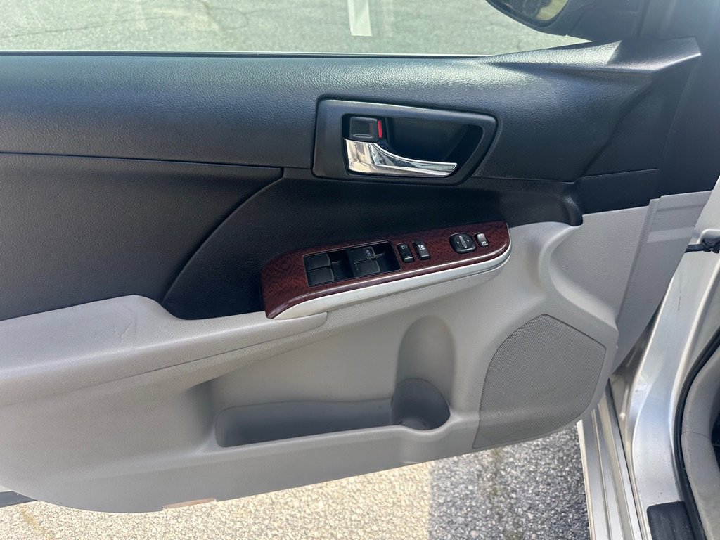 Used 2013 Toyota Camry XLE w/ Preferred Accessory Pkg FWD image 12