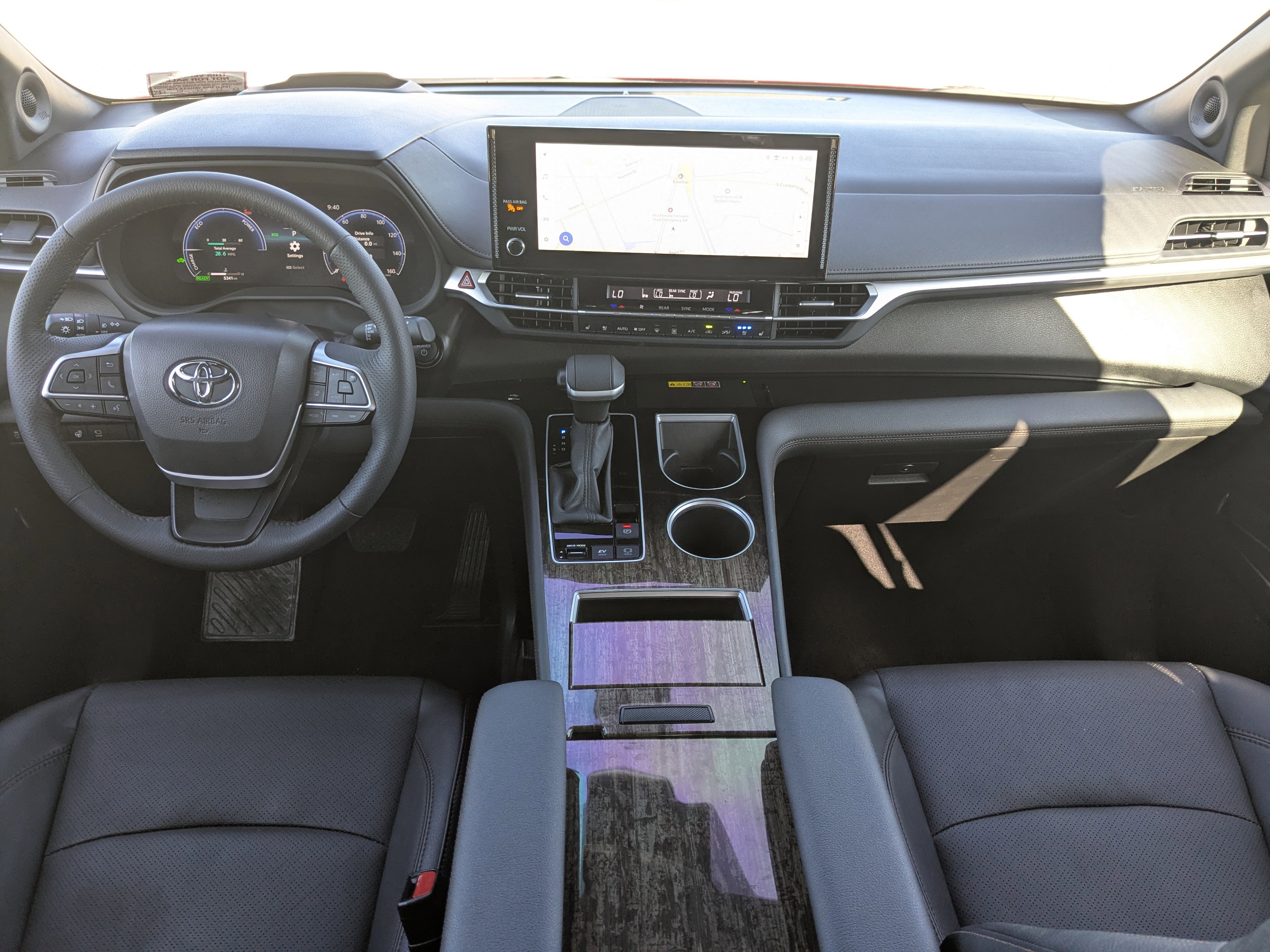 Used 2025 Toyota Sienna Platinum image 25