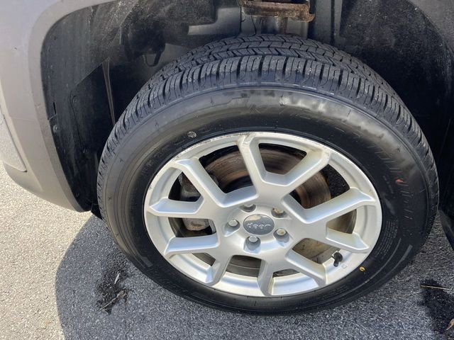 Used 2020 Jeep Renegade Latitude w/ Cold Weather Group image 2