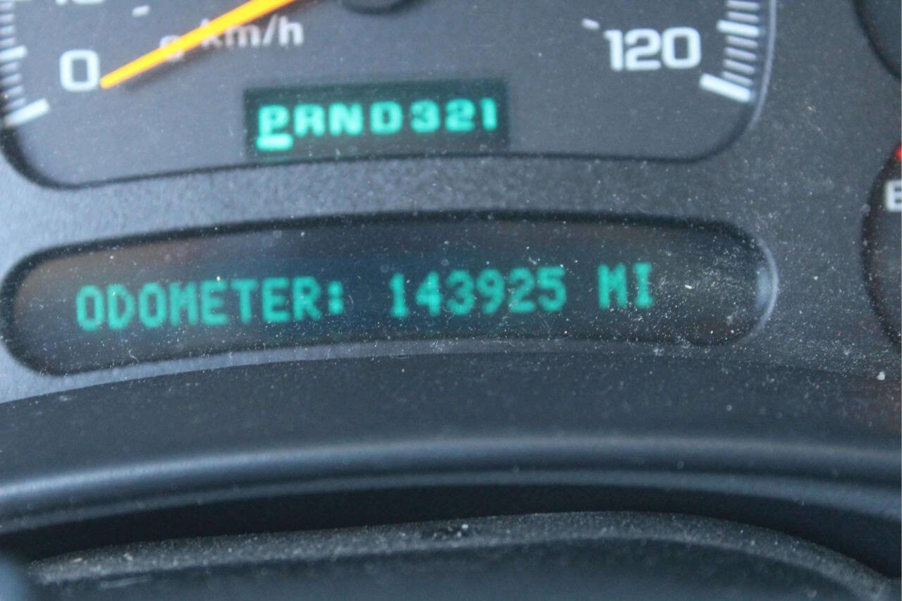 Used 2004 Chevrolet Avalanche Z71 w/ Preferred Equipment Group AWD/4WD image 9