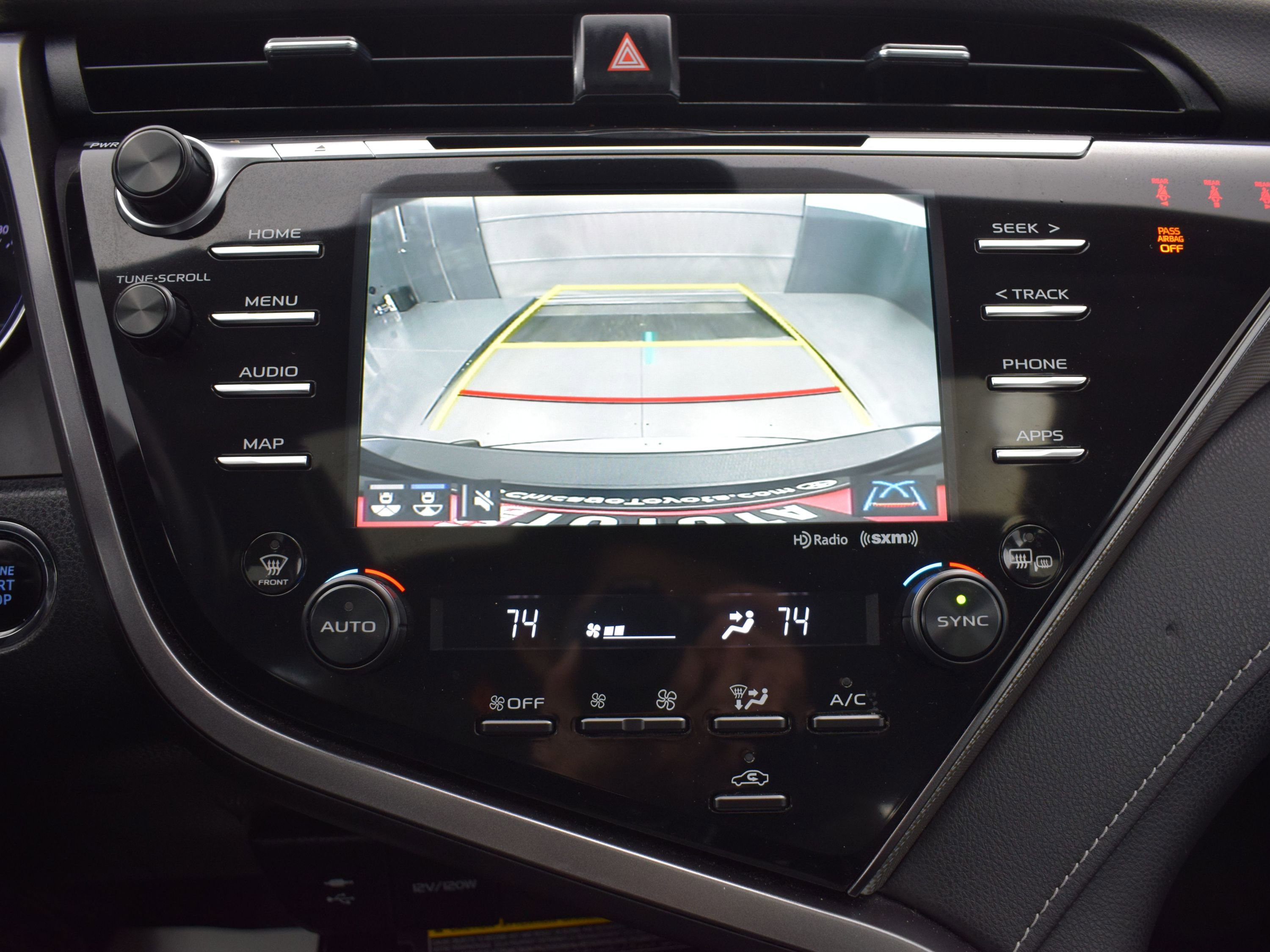 Used 2019 Toyota Camry SE image 16