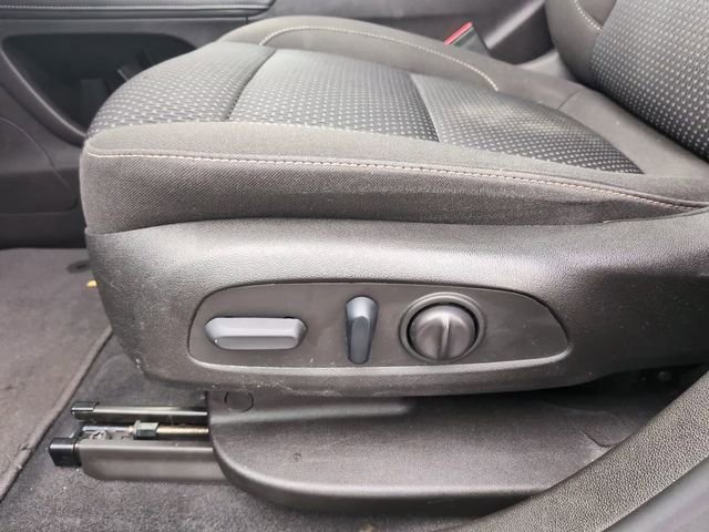 Certified 2022 GMC Acadia SLE w/ Driver Convenience Package image 16