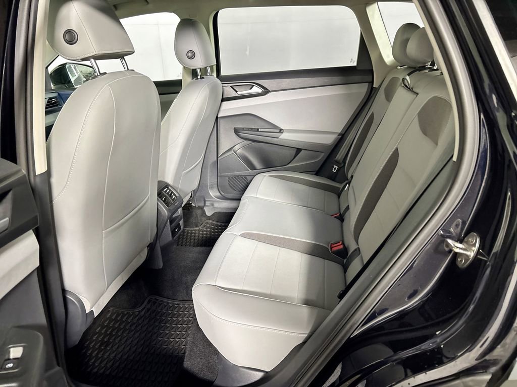 Used 2022 Volkswagen Taos SE w/ Panoramic Sunroof Package AWD/4WD image 21