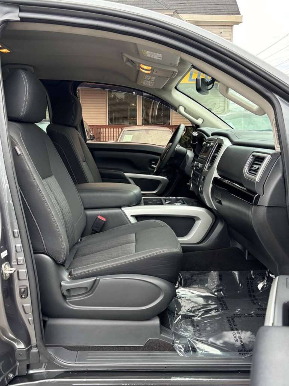 Used 2019 Nissan Titan SV w/ SV Convenience Package AWD/4WD image 17