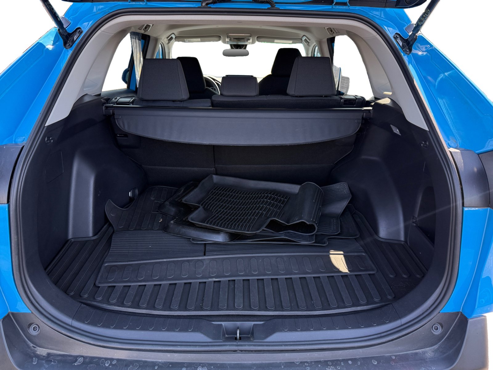 Used 2019 Toyota RAV4 LE w/ All Weather Liner Package AWD/4WD image 17