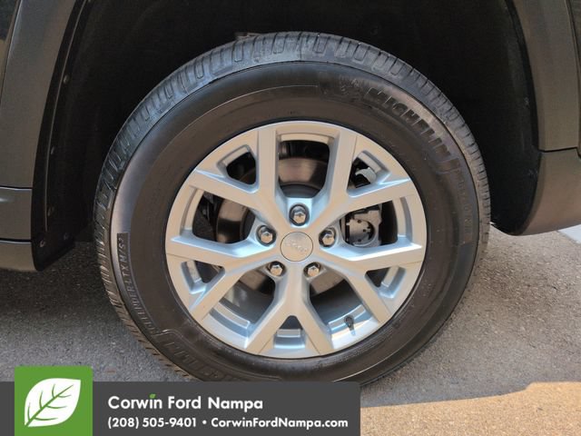 Used 2023 Jeep Grand Cherokee Limited AWD/4WD image 31