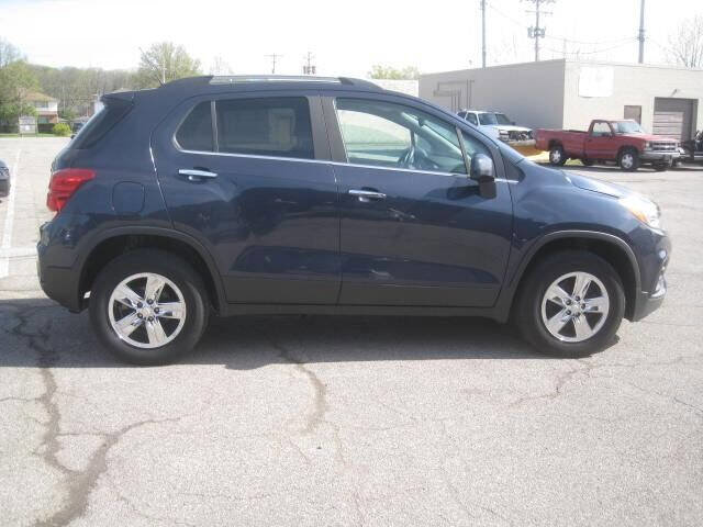 Used 2018 Chevrolet Trax LT w/ LT Convenience Package image 4