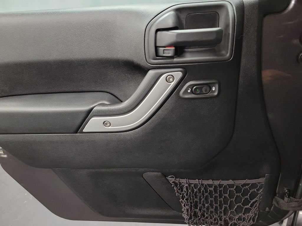 Used 2014 Jeep Wrangler Unlimited Rubicon w/ Connectivity Group image 21