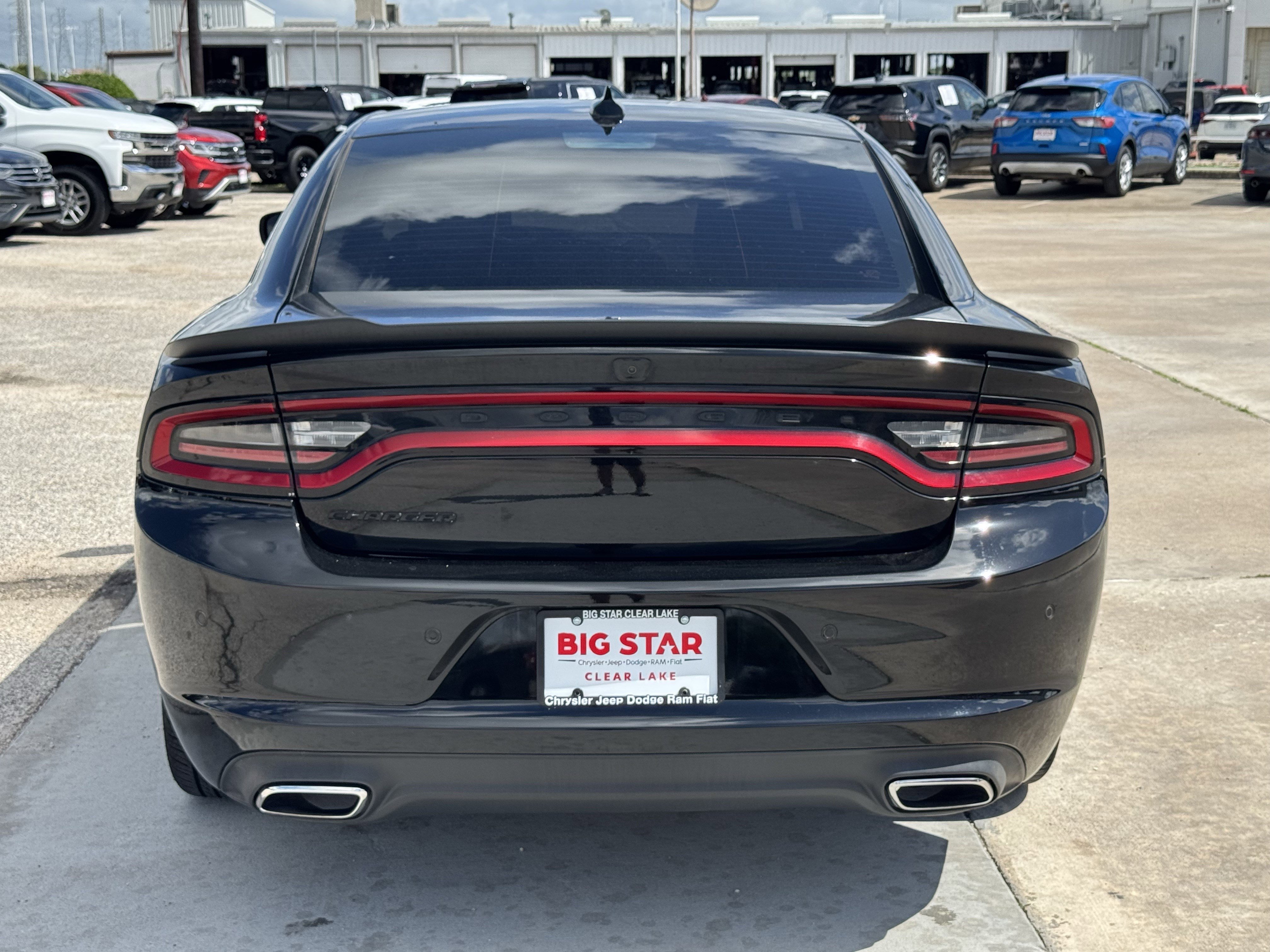 Used 2023 Dodge Charger SXT w/ Blacktop Package RWD image 9