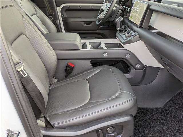 Used 2025 Land Rover Defender 110 X-Dynamic SE AWD/4WD image 18