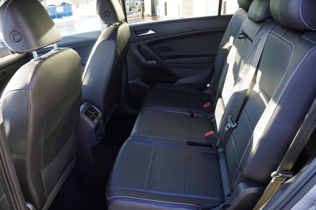 Used 2021 Volkswagen Tiguan SE w/ Panoramic Sunroof Package image 17