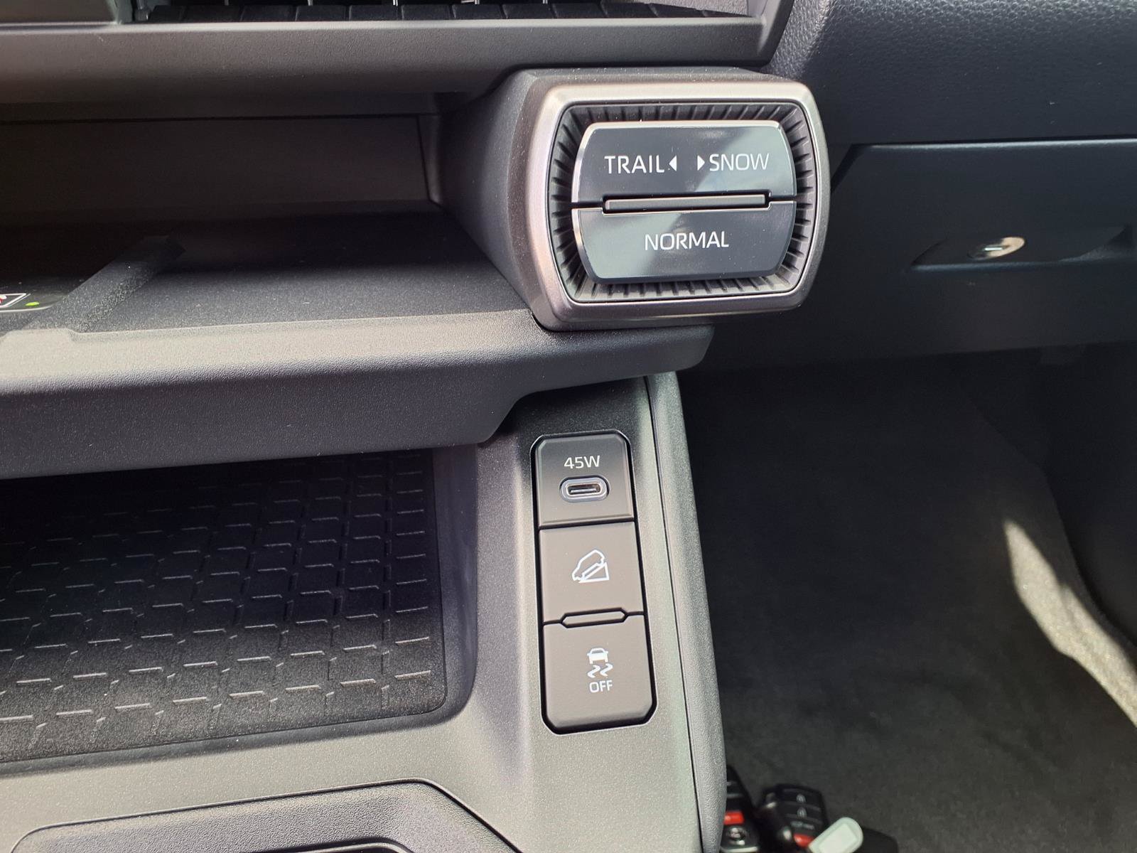 New 2026 Toyota RAV4 XSE w/ Panoramic Sun Roof Package AWD/4WD image 16