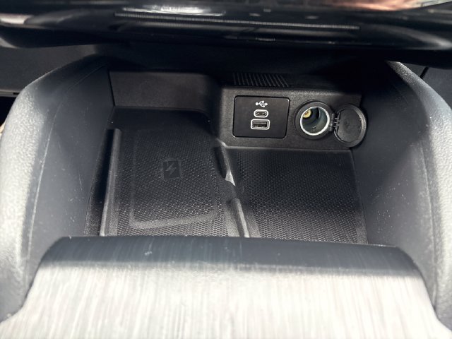 Used 2025 Ford Escape Platinum AWD/4WD image 17