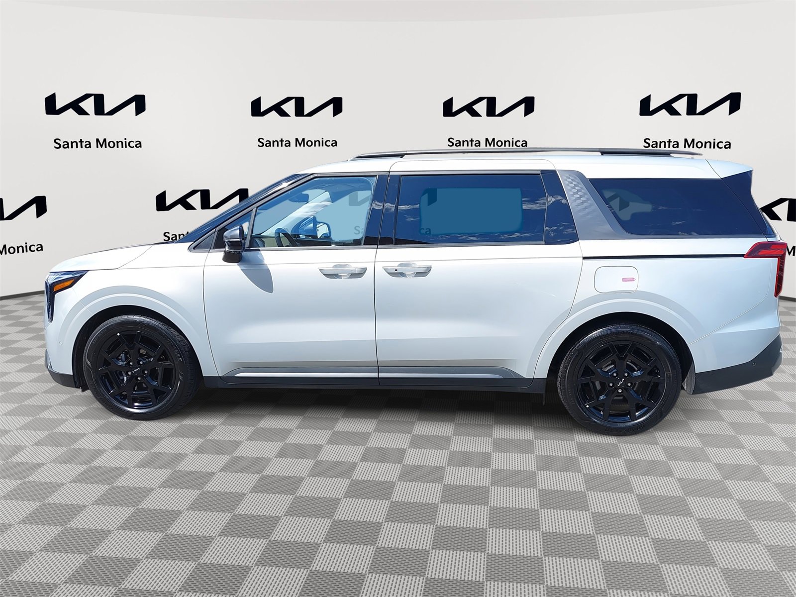 Certified 2025 Kia Carnival SX Prestige image 8