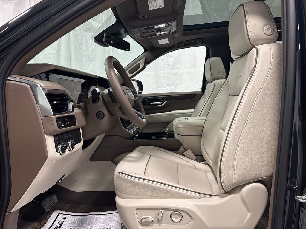 Used 2025 GMC Yukon XL Denali w/ Sun & Power Step Package AWD/4WD image 14