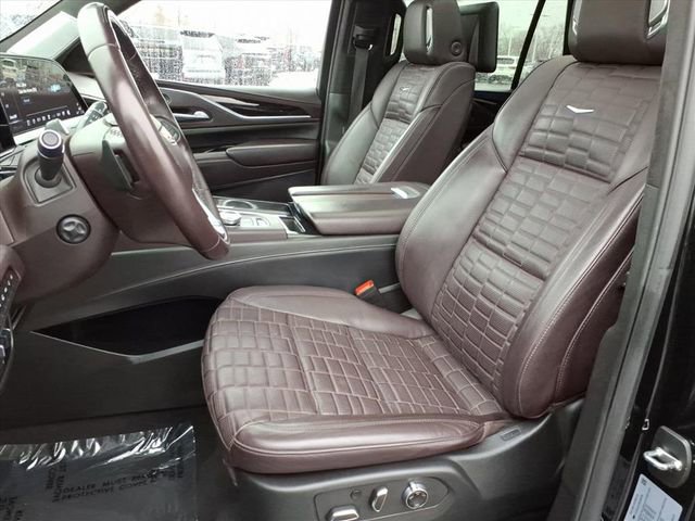 Used 2024 Cadillac Escalade Sport Platinum w/ LPO, ONYX Package image 5