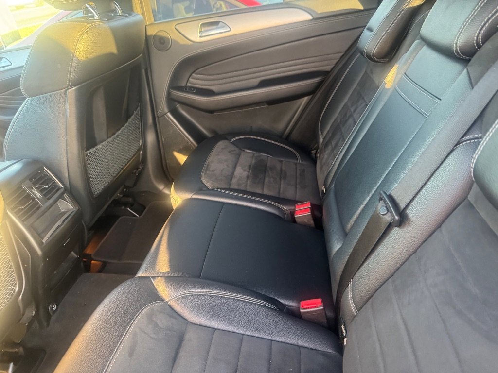 Used 2018 Toyota Highlander SE image 34