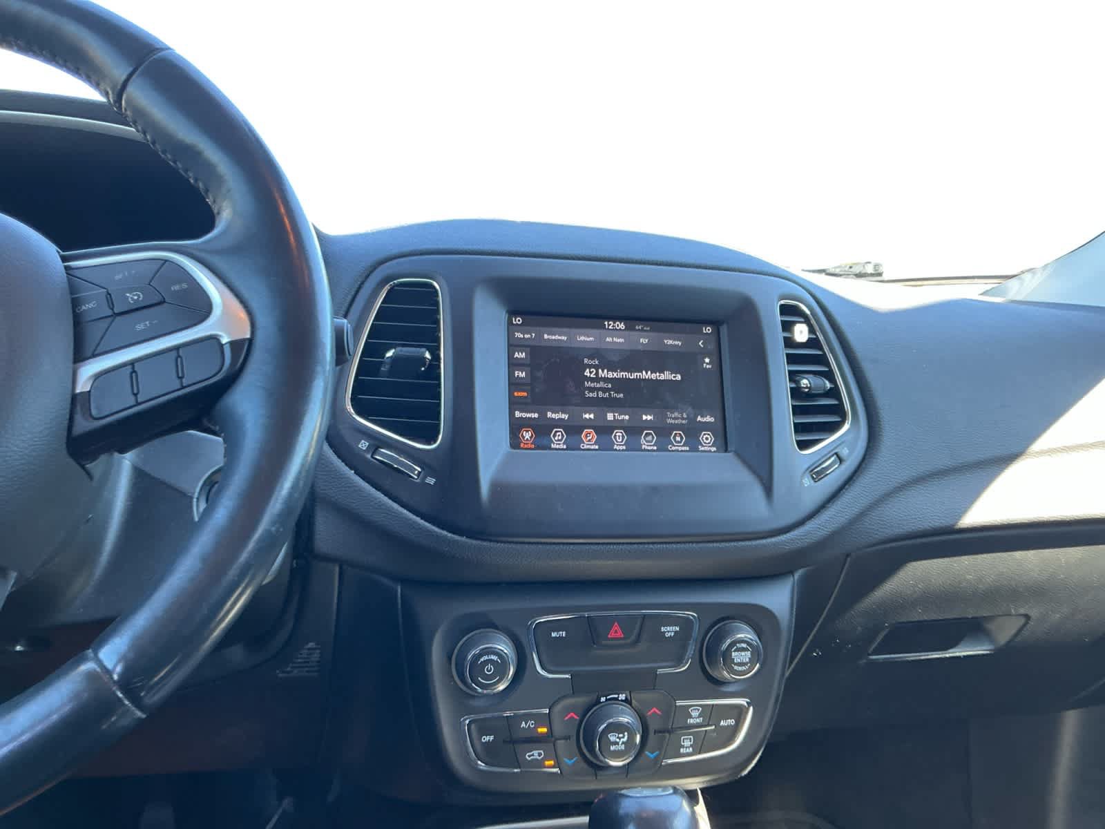 Used 2018 Jeep Compass Latitude w/ Popular Equipment Group AWD/4WD image 11